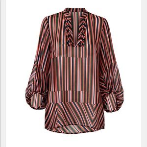 ISO!✨ CAbi Spring 2019 Ultimate Blouse